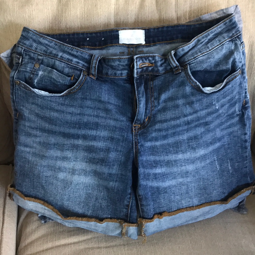 Nordstrom Caslon Rolled Denim Boyfriend Shorts: 28